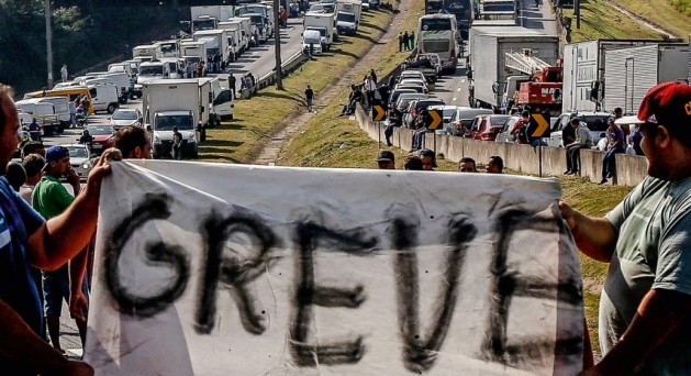 Caminhoneiros ameaçam greves para todo o Brasil “a qualquer momento”