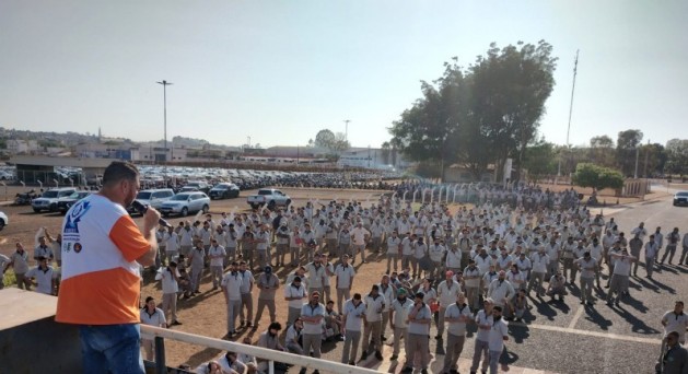 Em assembleia na Mitsubishi, Conselheiro Regional do SENAI, Carlos Albino, divulga cursos gratuitos do SENAI Catalão